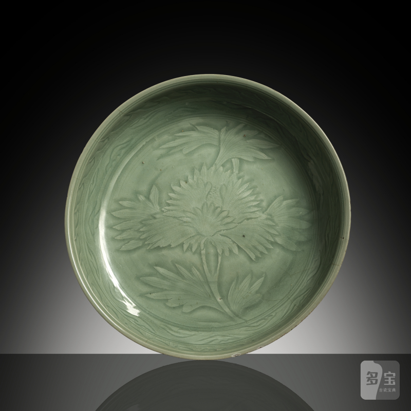 A RARE DEEP CELADON BOWL WITH A SINGLE PEONY BLOSSOM